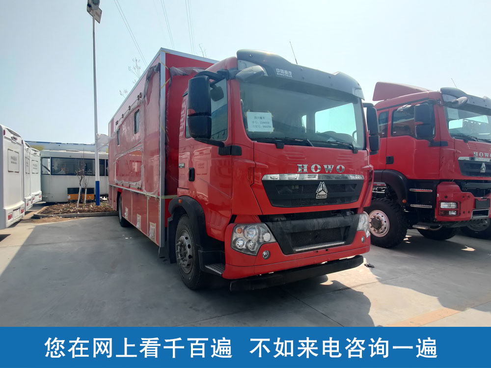 重汽豪沃解放軍炊事車